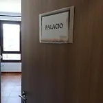 Hostel De *