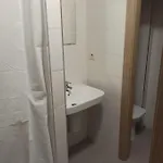 Hostel De *