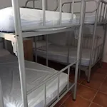 Hostel De *