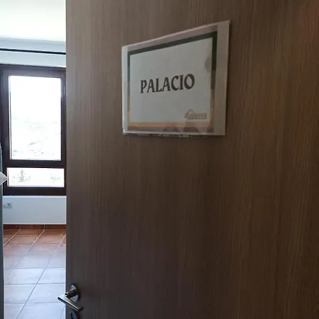 Hostel De *