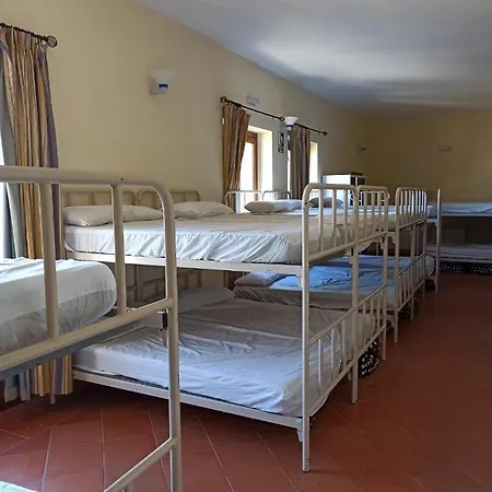Hostel De *